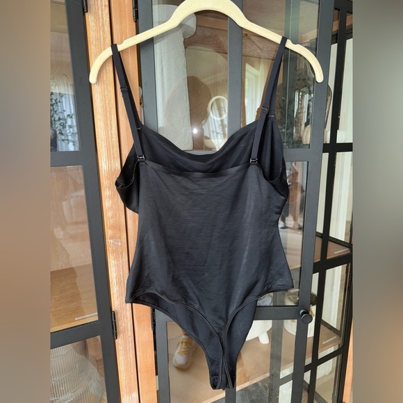 SKIMS bodysuit square neck seamless sheer satin sheen thong onyx adjustable - Picture 10 of 12